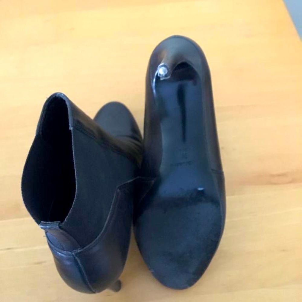 Karen Millen black booties, high heel round toe